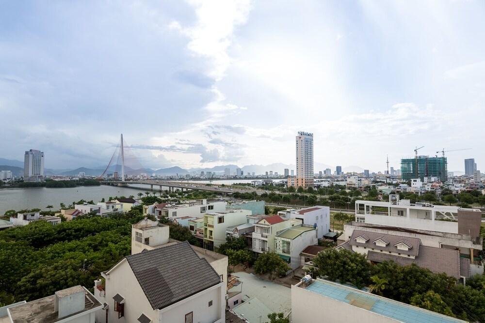 Cali Night Hotel Danang Exterior photo