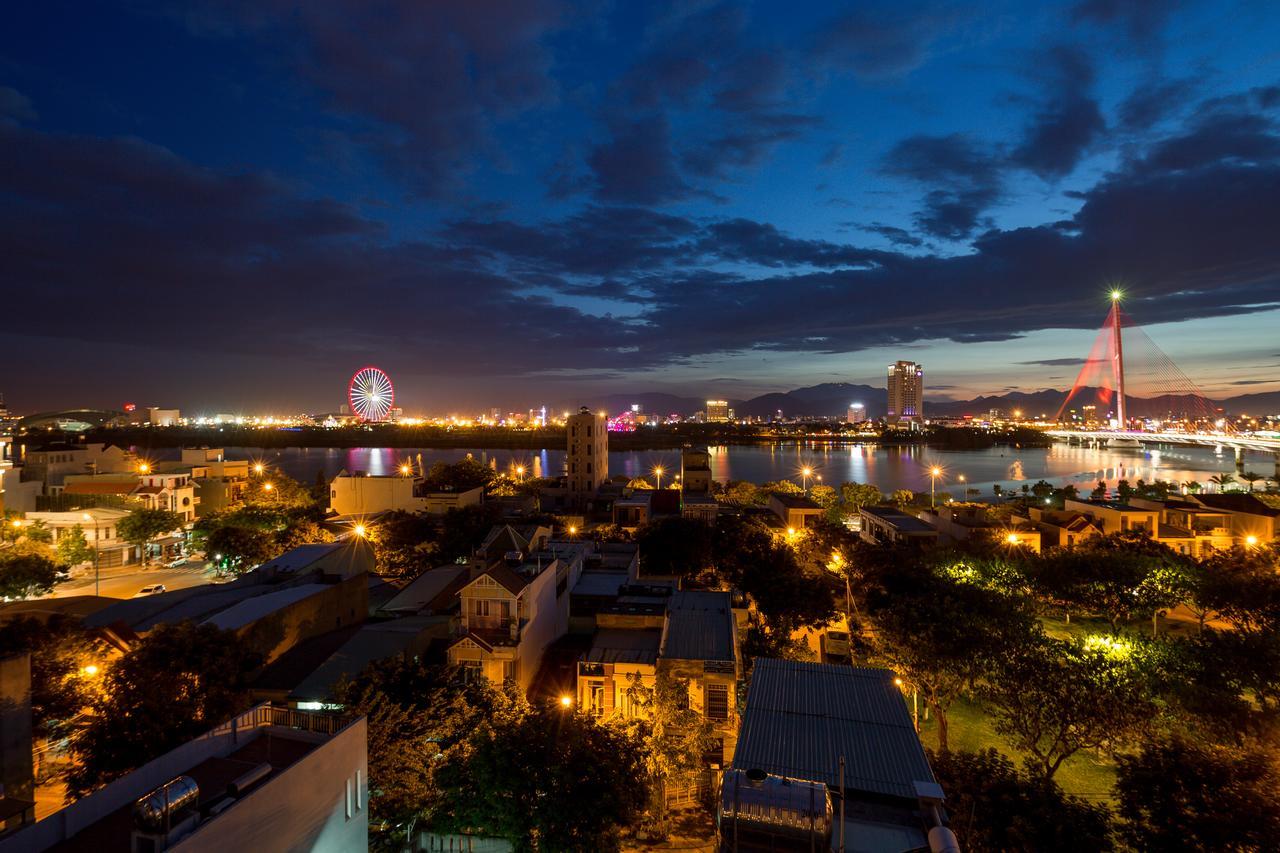 Cali Night Hotel Danang Exterior photo